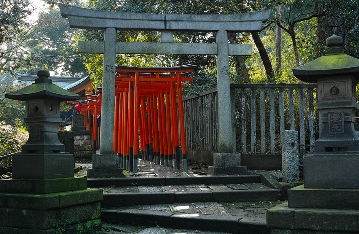 Yanesen Tokyo Nezu Shrine Torii
