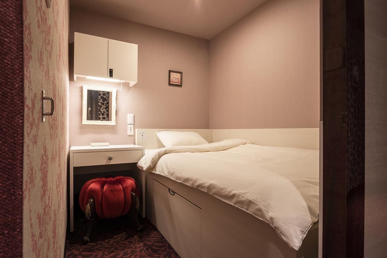 Albida Hotel Aoyama capsule hotel tokyo1