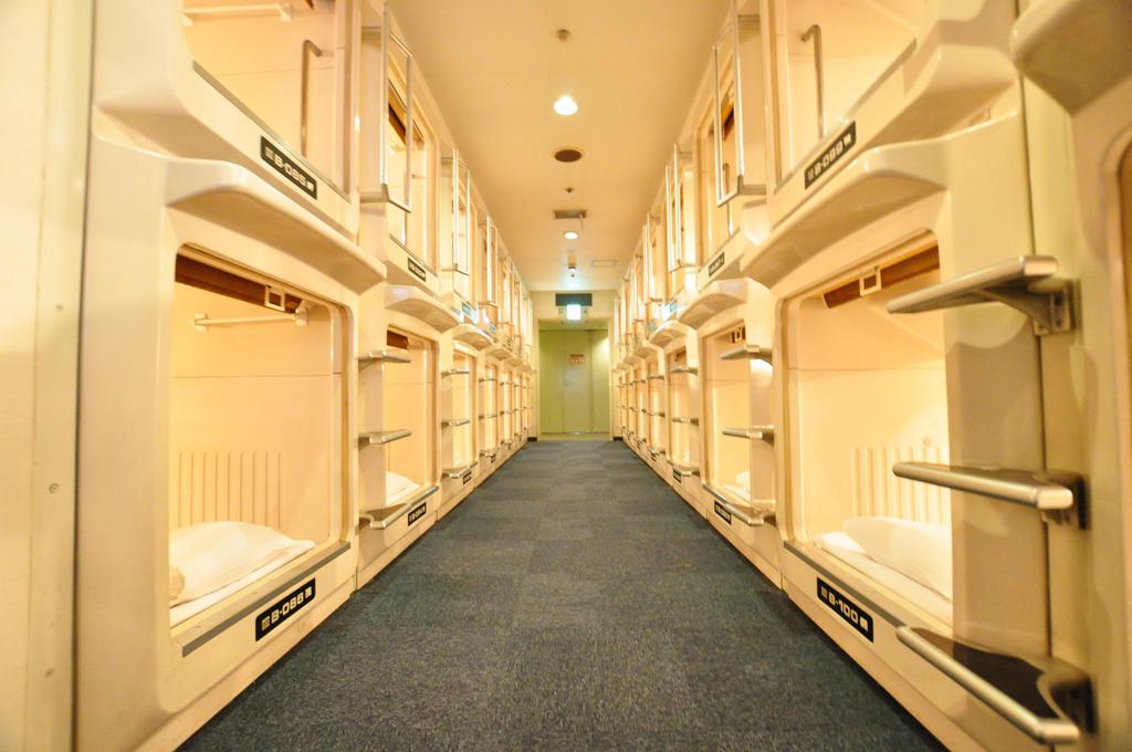 Capsule Hotel Asahi Plaza Shinsaibashi 1