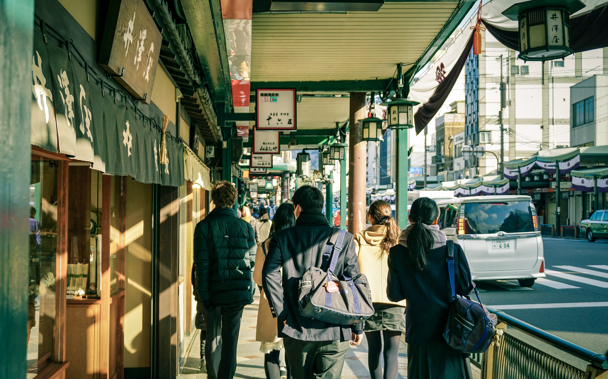 Shijo-dori gion